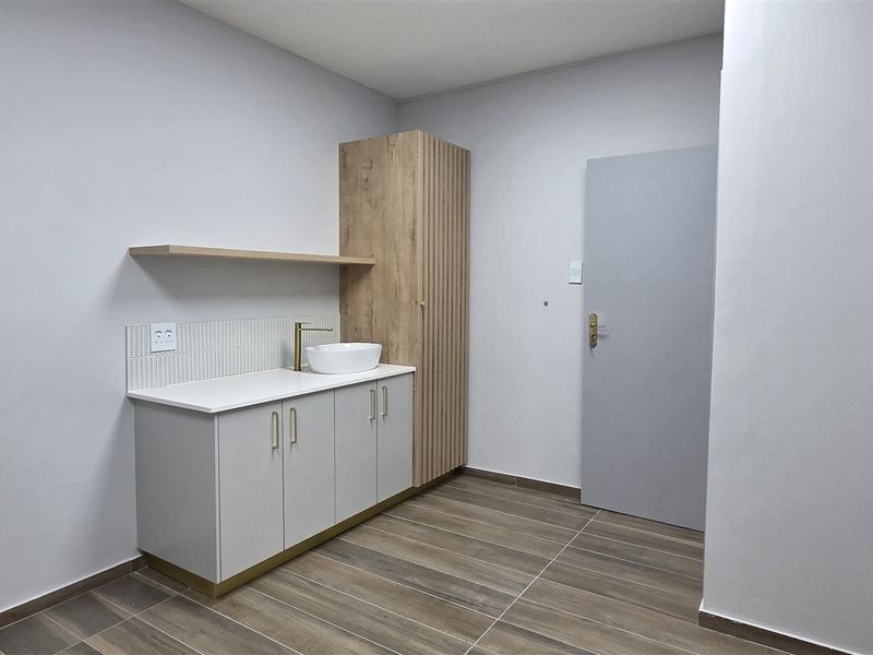 Stunning medical suite to let - Photo 10