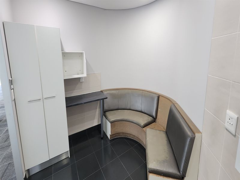294,5sqm Offices to let in Sandown, Sandton - Photo 9