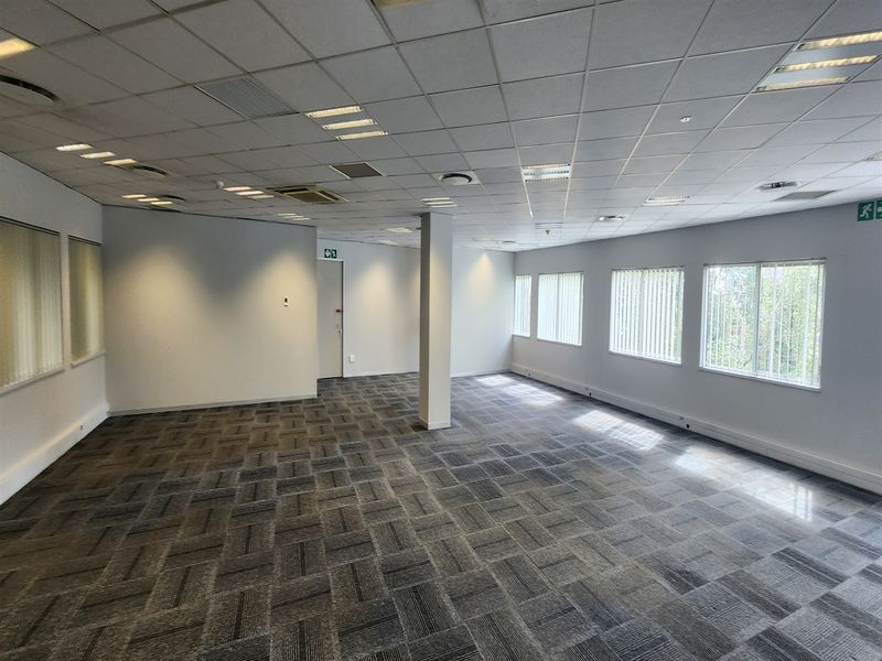 294,5sqm Offices to let in Sandown, Sandton - Photo 6