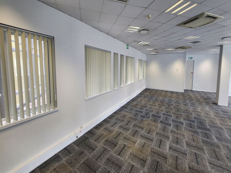 294,5sqm Offices to let in Sandown, Sandton - Photo 5