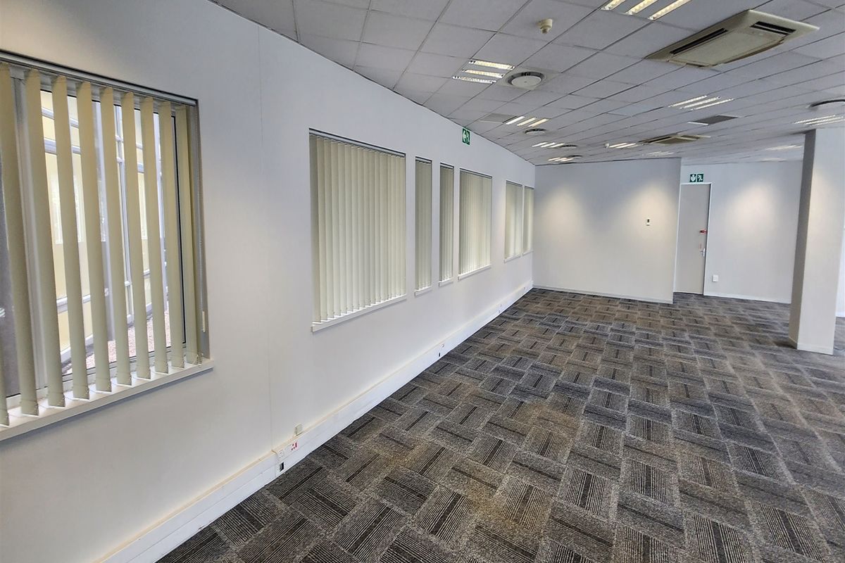 294,5sqm Offices to let in Sandown, Sandton - Photo 5