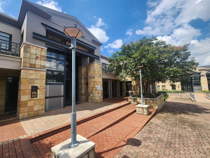 361.75sqm Offices to let in Sandown, Sandtown - Photo 1