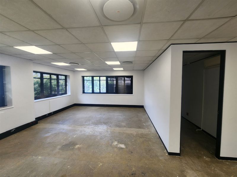 361.75sqm Offices to let in Sandown, Sandtown - Photo 3