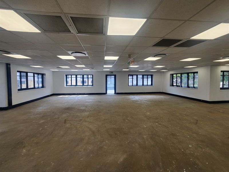 361.75sqm Offices to let in Sandown, Sandtown - Photo 2