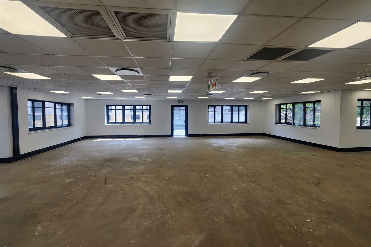 361.75sqm Offices to let in Sandown, Sandtown - Photo 2