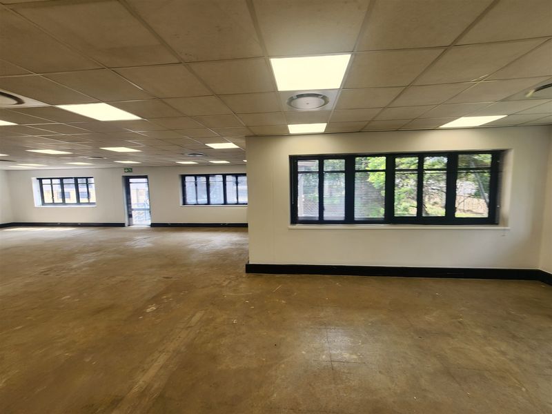 361.75sqm Offices to let in Sandown, Sandtown - Photo 4