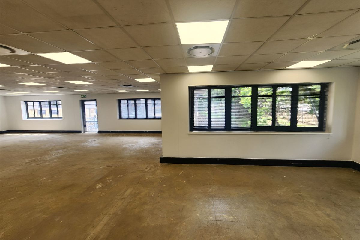 361.75sqm Offices to let in Sandown, Sandtown - Photo 4