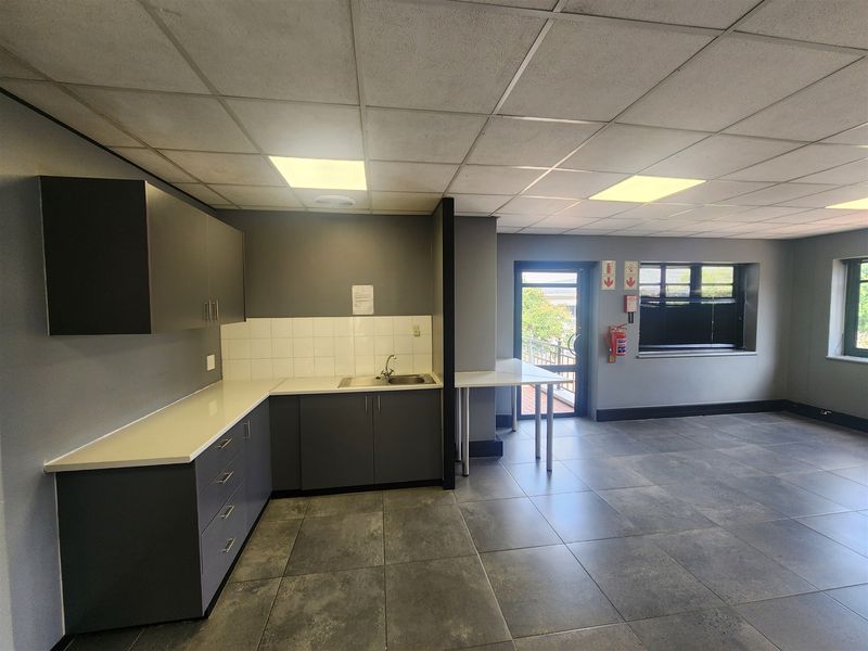 361.75sqm Offices to let in Sandown, Sandtown - Photo 7