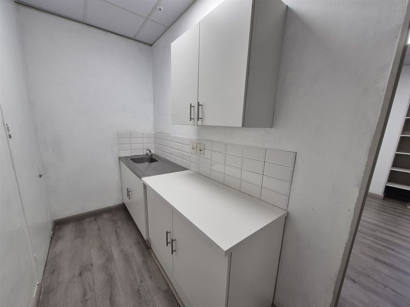 303.49sqm Offices to let in Rosebank - Photo 9