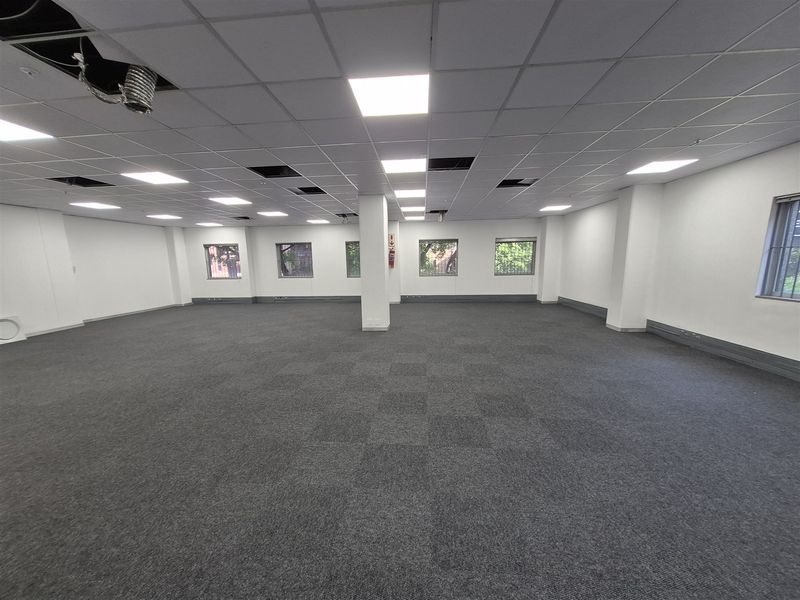 303.49sqm Offices to let in Rosebank - Photo 3