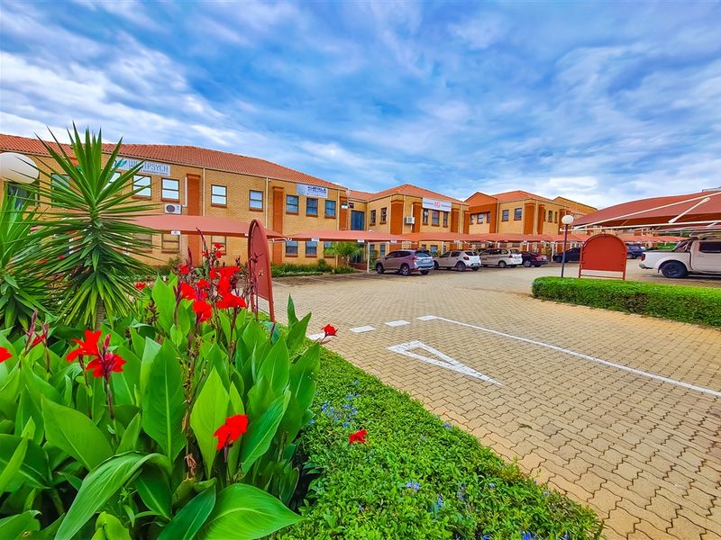 Modern 117m2 Office to Let in Begzicht Office Park - Photo 1