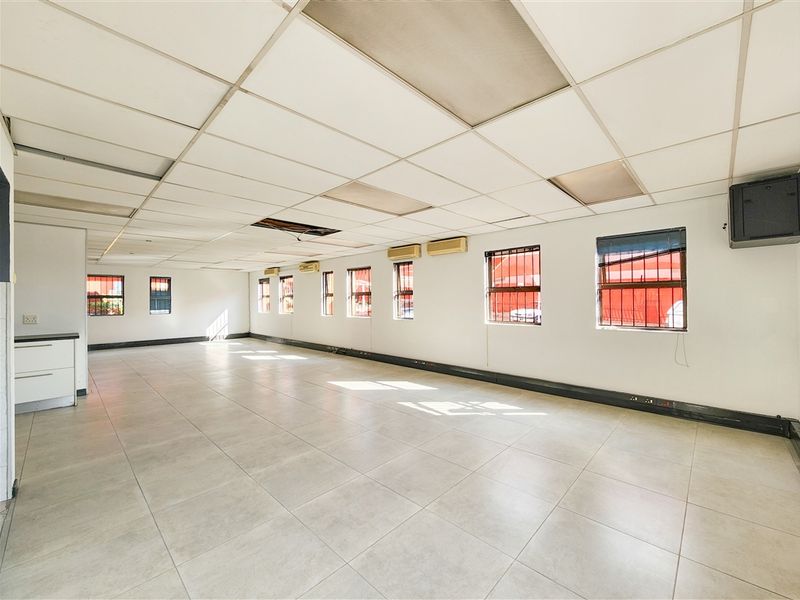 Modern 117m2 Office to Let in Begzicht Office Park - Photo 10