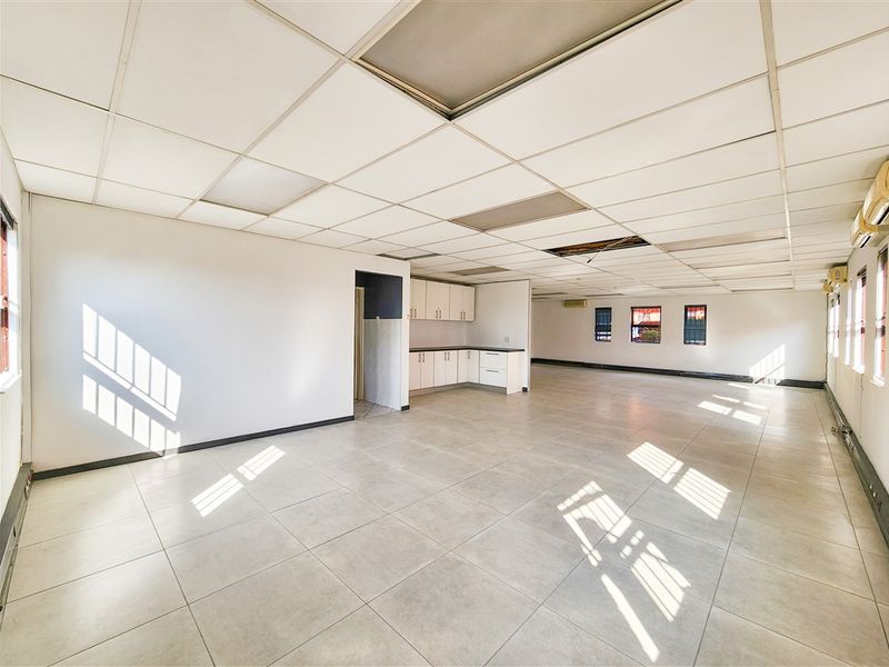Modern 117m2 Office to Let in Begzicht Office Park - Photo 9