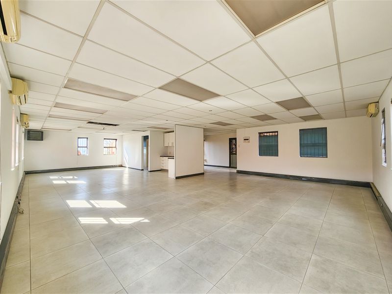 Modern 117m2 Office to Let in Begzicht Office Park - Photo 7