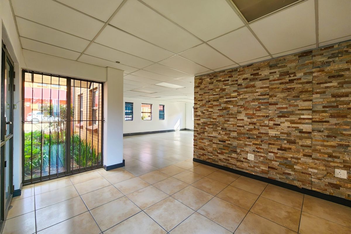Modern 117m2 Office to Let in Begzicht Office Park - Photo 5