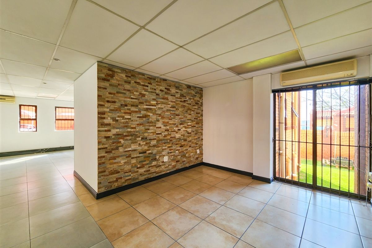 Modern 117m2 Office to Let in Begzicht Office Park - Photo 4
