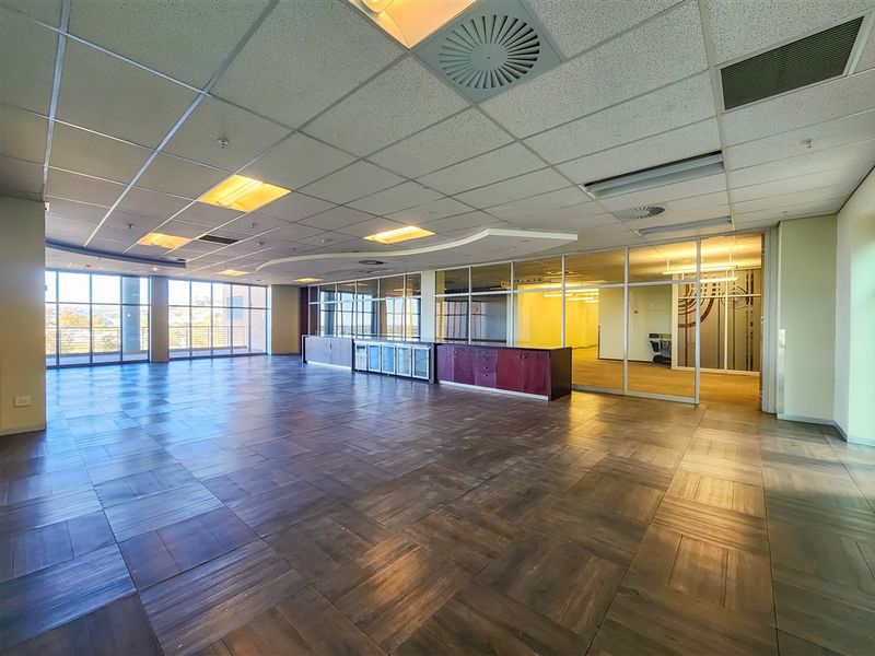 1073m2 Modern Office to Let in Constanti Kloof - Photo 10