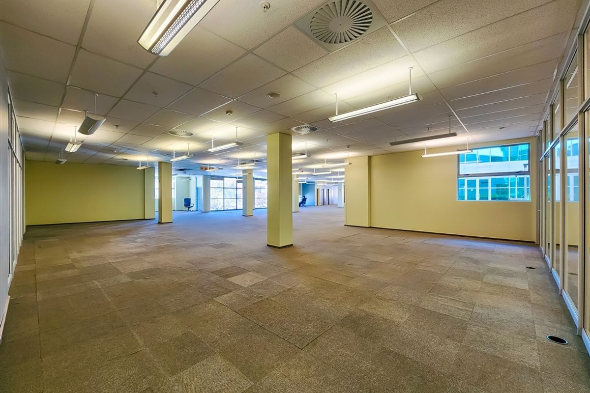 1073m2 Modern Office to Let in Constanti Kloof - Photo 5