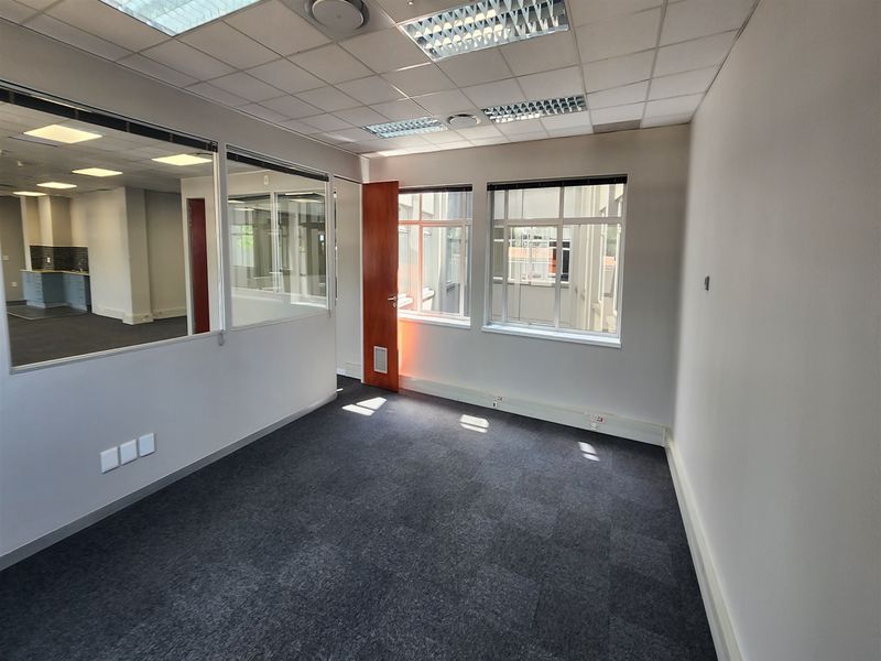 325.20 Offices to let in Sandown, Sandton - Photo 9