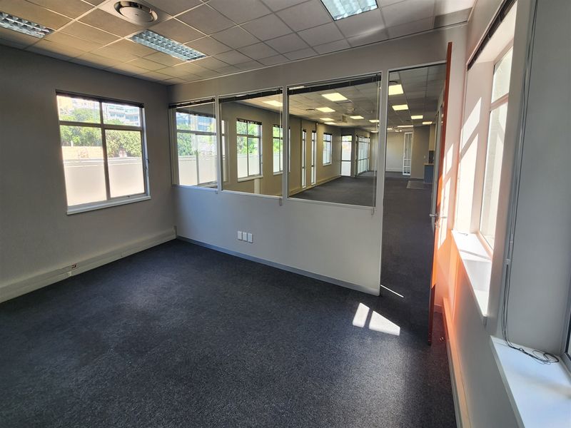 325.20 Offices to let in Sandown, Sandton - Photo 10