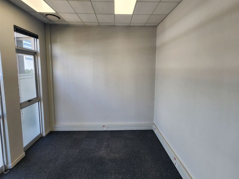 325.20 Offices to let in Sandown, Sandton - Photo 4