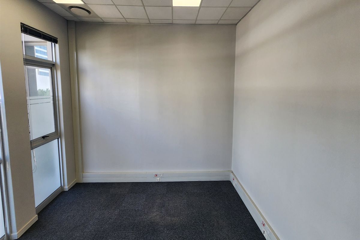 325.20 Offices to let in Sandown, Sandton - Photo 4