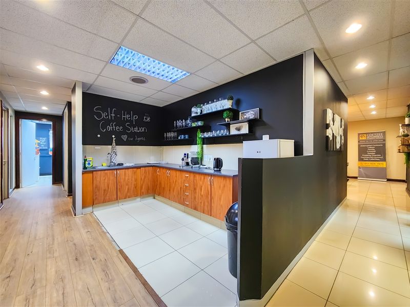 124m2 Modern Office to Let in Allen's Nek - Photo 8