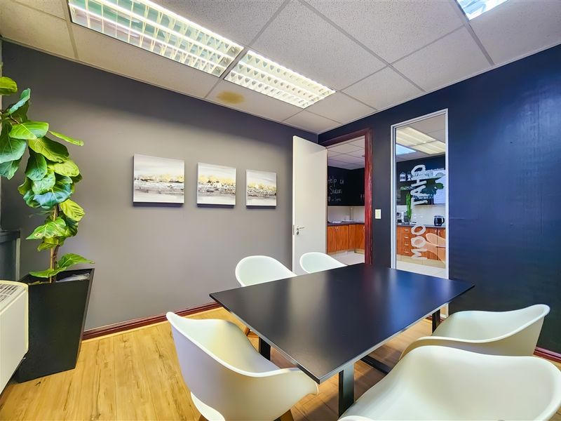 124m2 Modern Office to Let in Allen's Nek - Photo 10