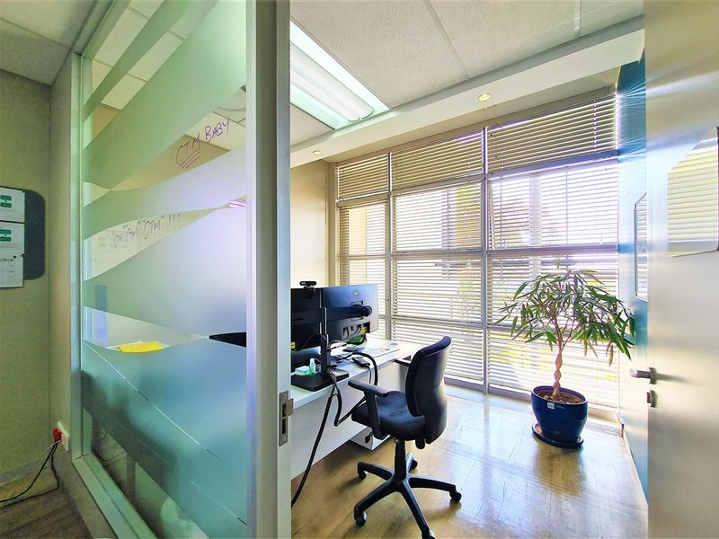 Modern 183m2 Office For Sale in Willow Wood Office Park - Photo 10