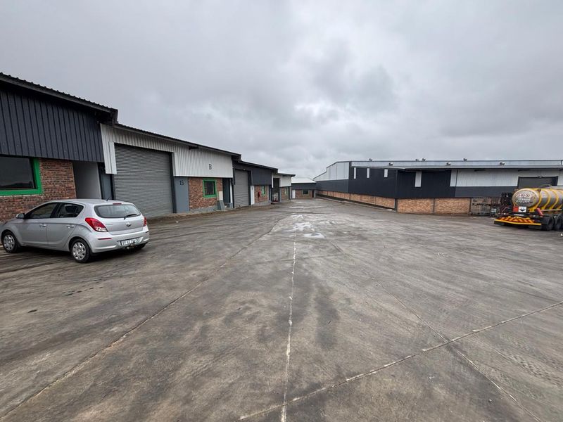 190sqm Mini-Factory to rent in Mkondeni from R9500-00 per month + Vat - Photo 3