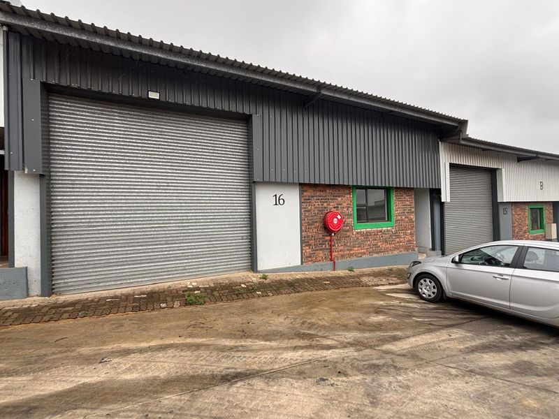 196sqm Mini-Factory to rent in Mkondeni for R10000-00 per month + Vat - Photo 1