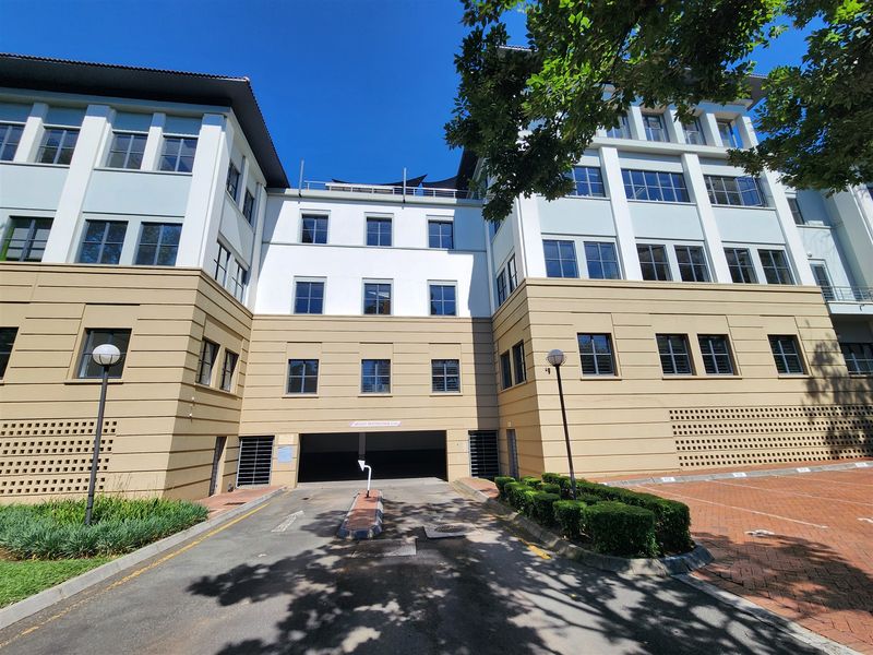 9250.76sqm Offices to let in Sandton - Photo 2