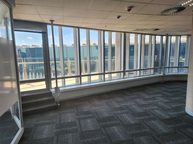 317,79 sqm Office space to let in Sandton - Photo 3