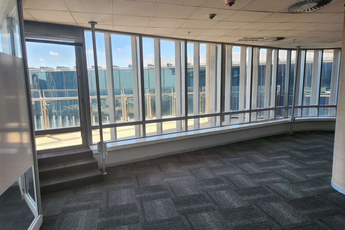 317,79 sqm Office space to let in Sandton - Photo 3