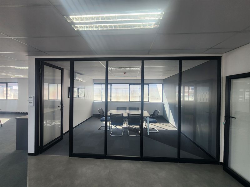 250.29sqm Offices to lo let Sandton - Photo 4