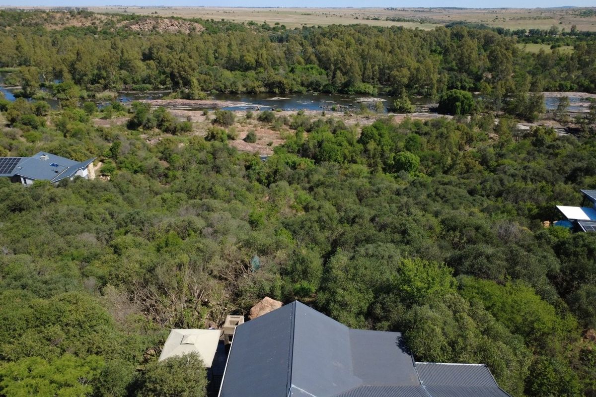 A Hidden Hilltop Sanctuary on the Vaal River - Photo 2