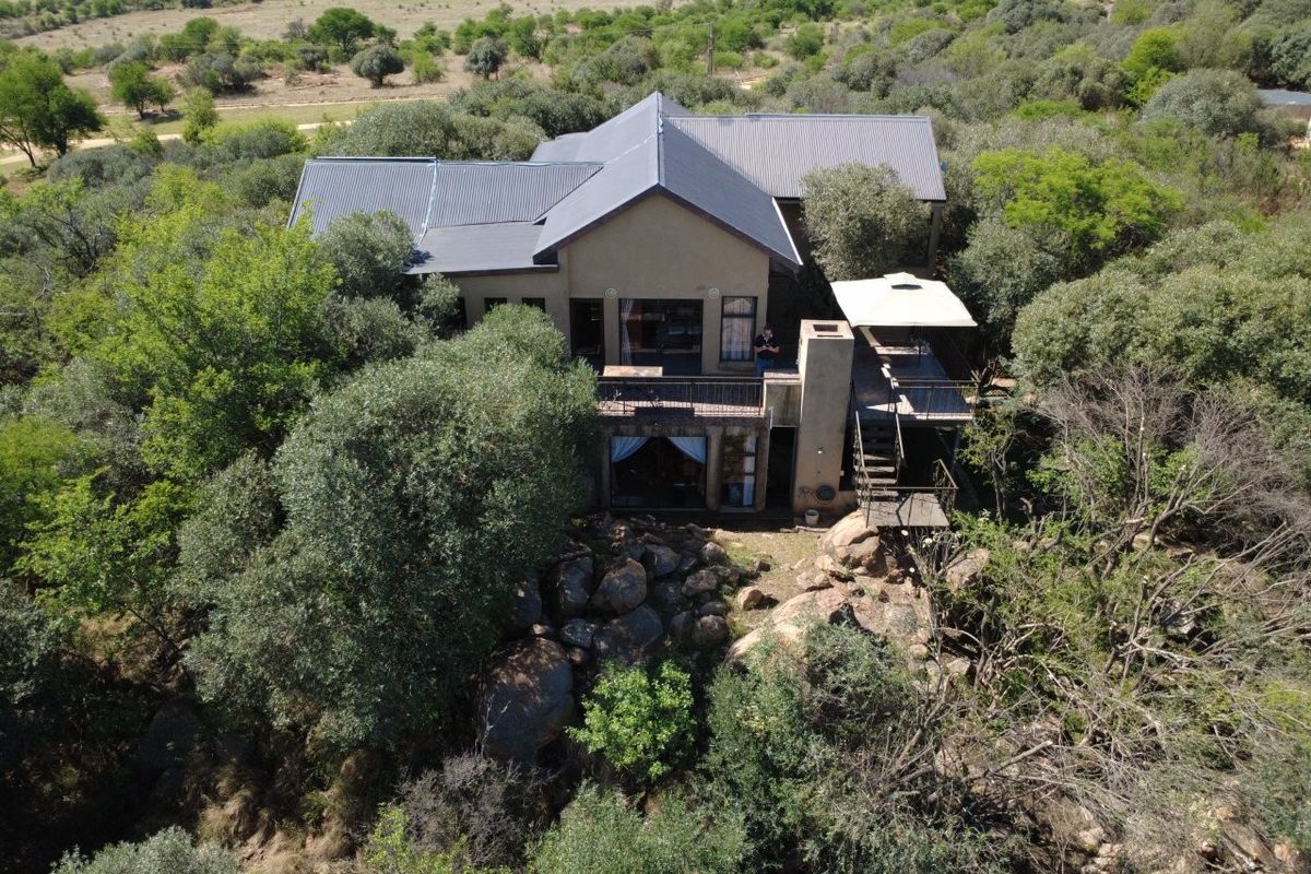 A Hidden Hilltop Sanctuary on the Vaal River - Photo 3
