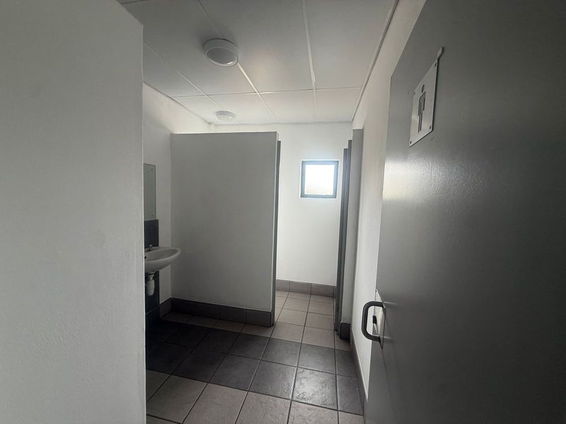 Light Industrial Warehouse To Let in Cornubia - Photo 8