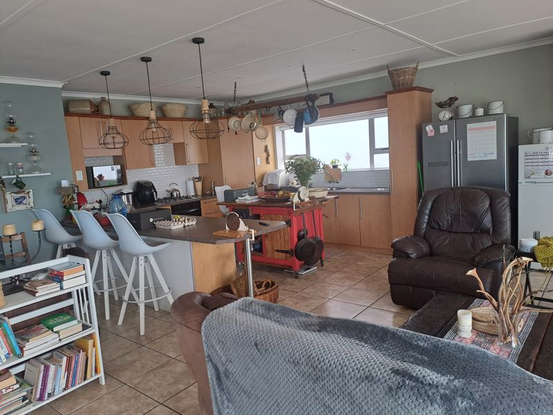 Exceptional Investment & Lifestyle Opportunity in Franskraal, Overberg. Building AND vacant stand. - Photo 9