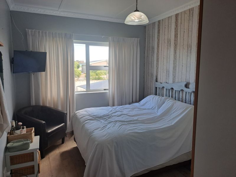 Exceptional Investment & Lifestyle Opportunity in Franskraal, Overberg. Building AND vacant stand. - Photo 10