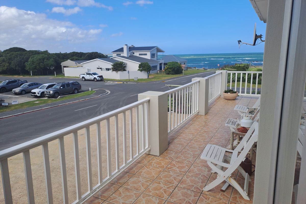 Exceptional Investment & Lifestyle Opportunity in Franskraal, Overberg. Building AND vacant stand. - Photo 4