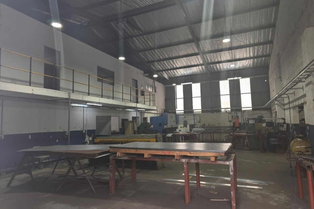 Prime Industrial Property-Great Access And Strategic Location - Photo 2