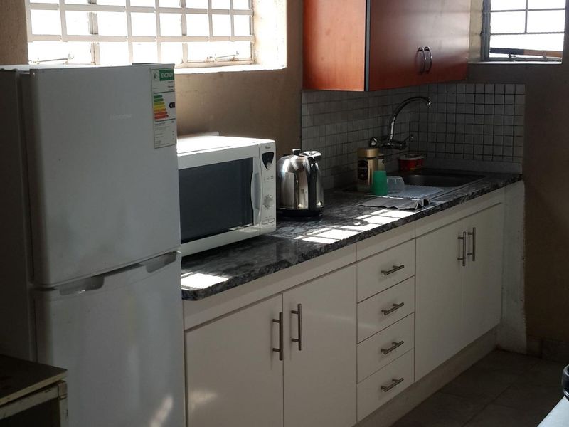 A Grade Factory building with workshops, offices, ablution facilities and kitchen. Rocky Drift Nst - Photo 6