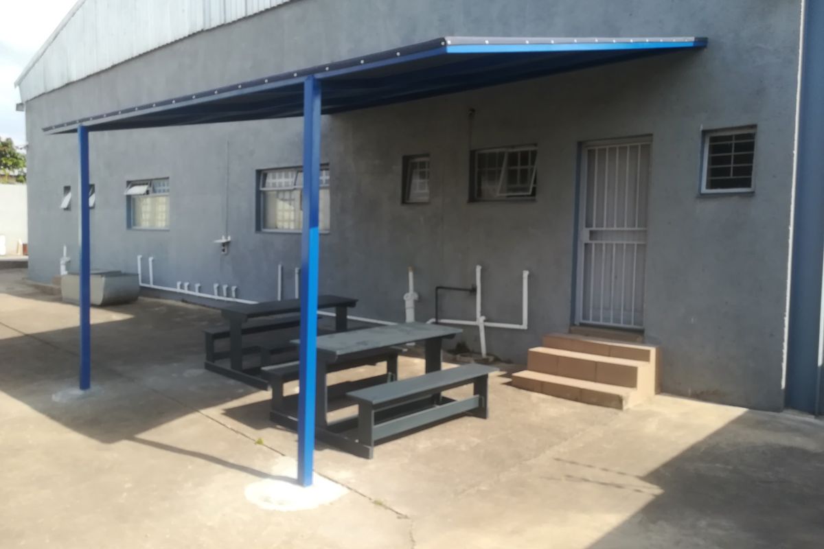 A Grade Factory building with workshops, offices, ablution facilities and kitchen. Rocky Drift Nst - Photo 2