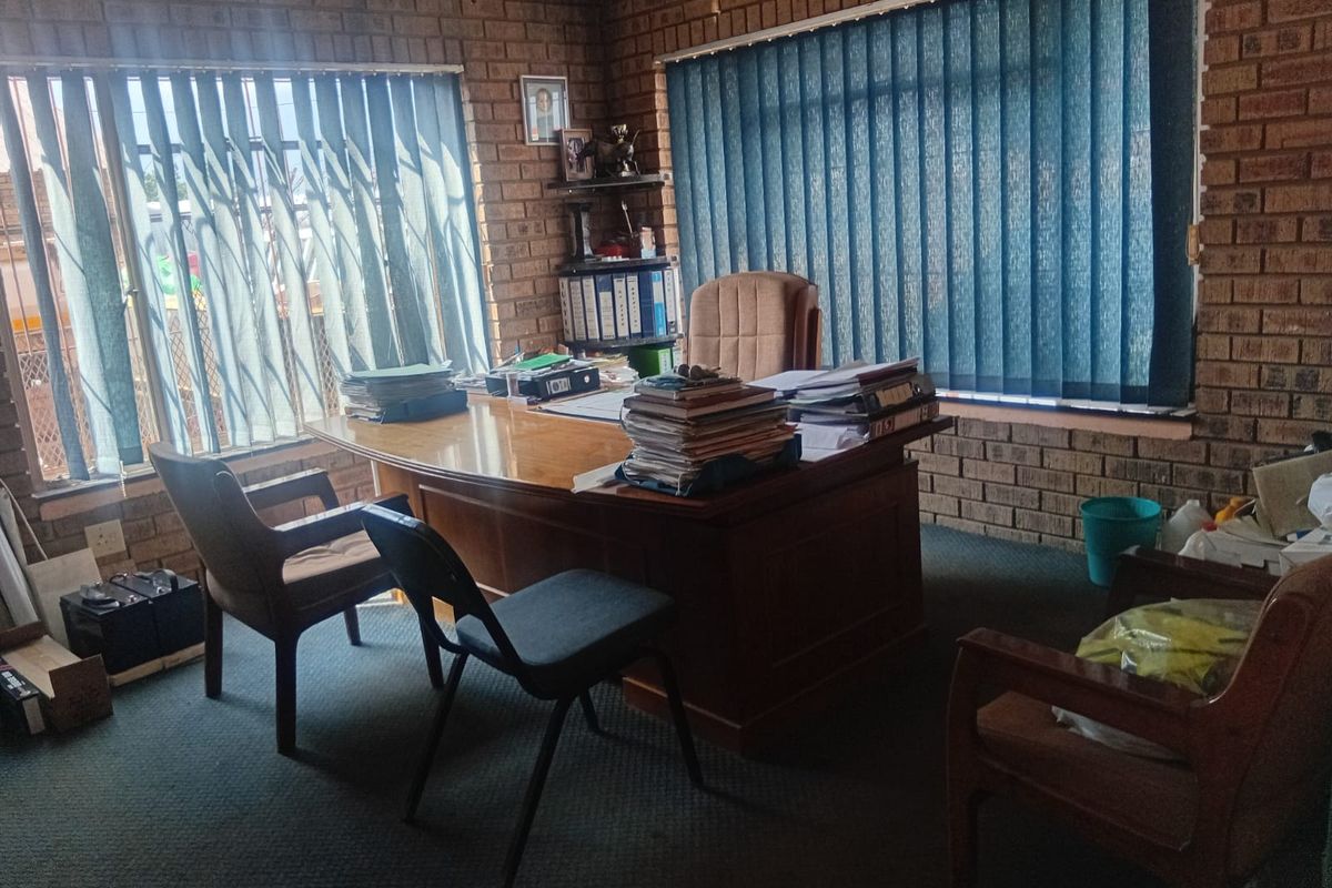 Industrial workshop for sale - ideal for engineering use - Photo 5