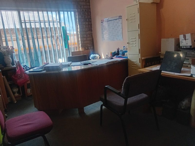 Industrial workshop for sale - ideal for engineering use - Photo 4