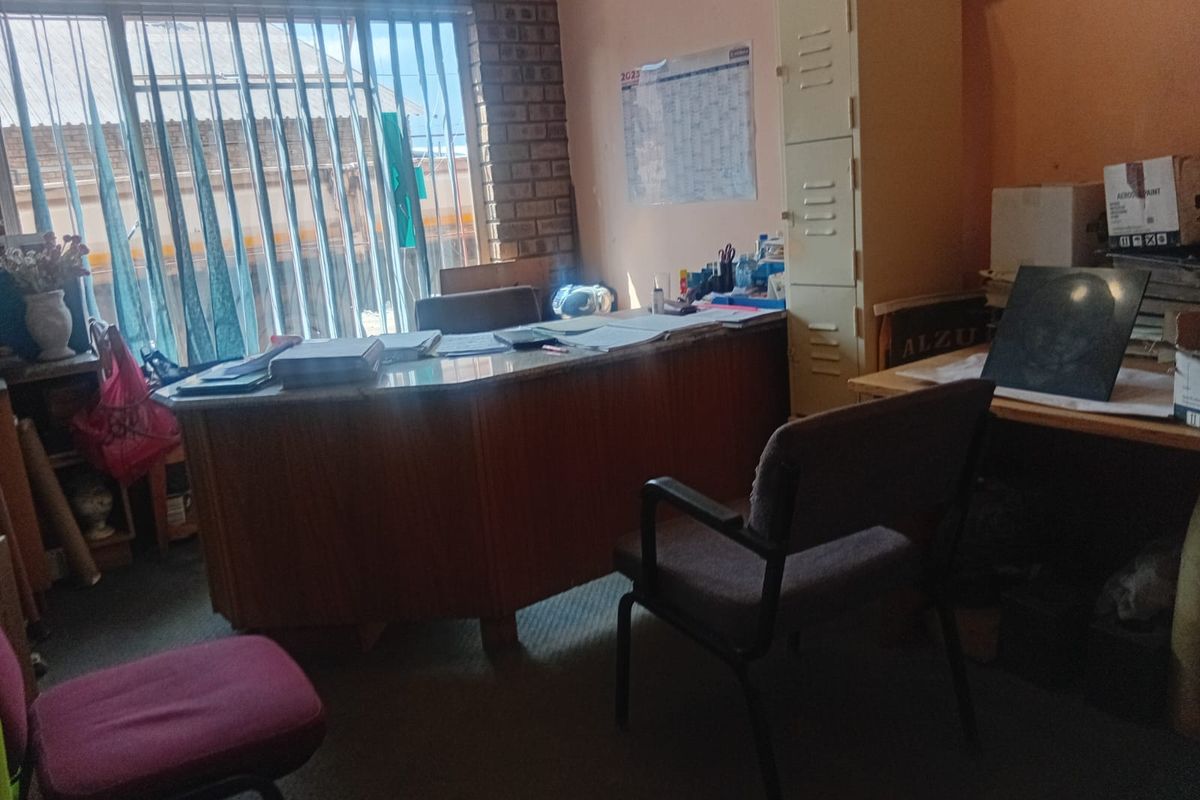 Industrial workshop for sale - ideal for engineering use - Photo 4