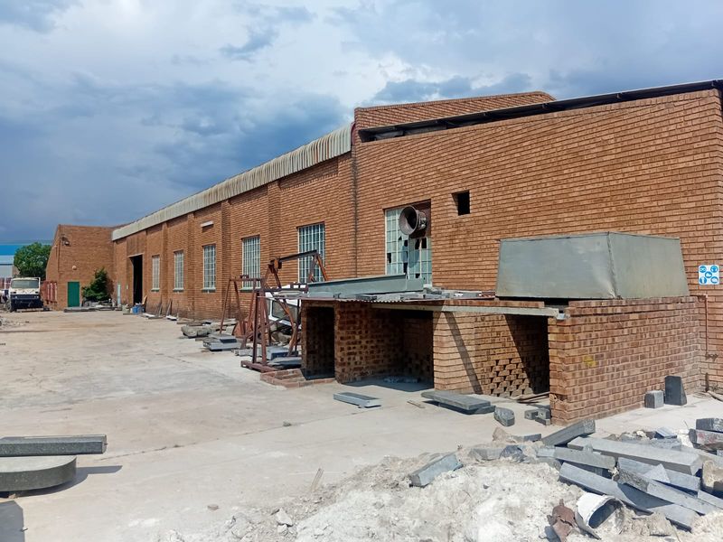 Industrial workshop for sale - ideal for engineering use - Photo 1