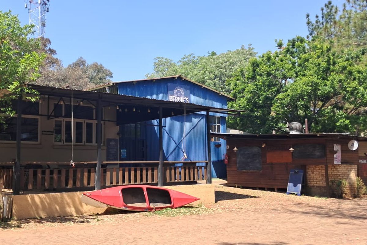 200m2 Pizza shop to Let in Doornkloof East, Irene area - Photo 2