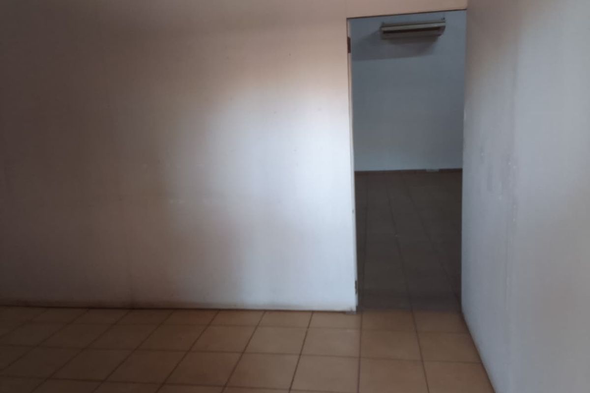 Spacious Warehouse. Ample Parking. Prime CW1 Location. - Photo 4